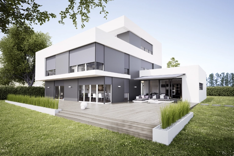 Modernes zweistöckiges Haus mit Sonnenschutz vor den Fenstern