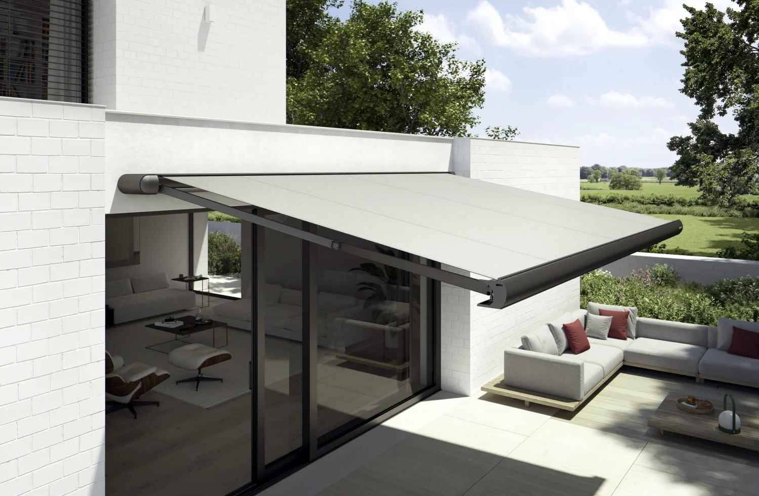 Moderne Terrasse mit Markise und stilvoller Lounge bei Sonnenschein