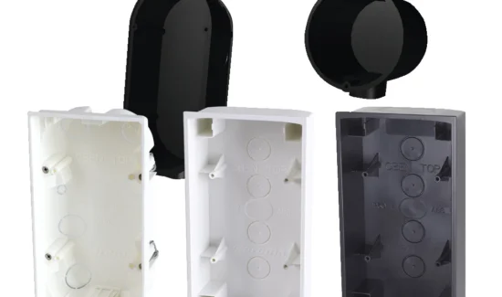 Mehrere elektrische Anschlussdosen in verschiedenen Farben